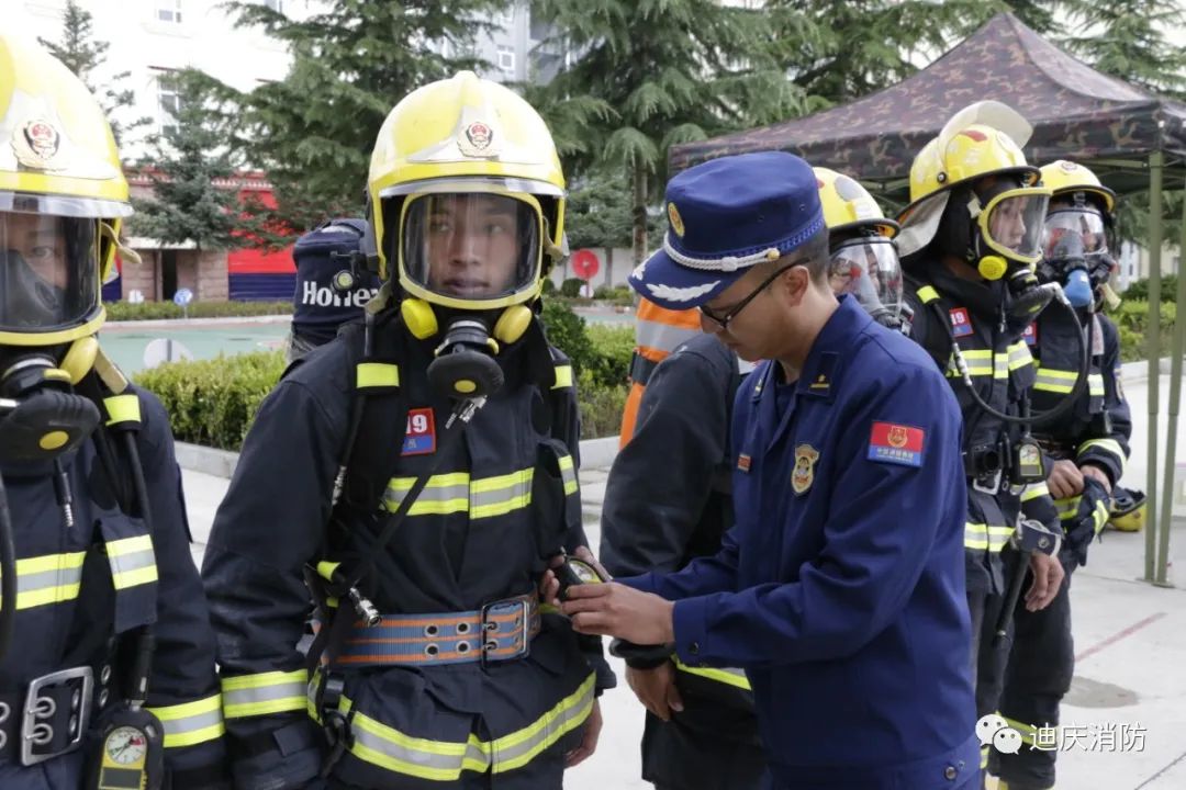 支队开展空气呼吸器耗气训练,正压式空气呼吸器自身耗气