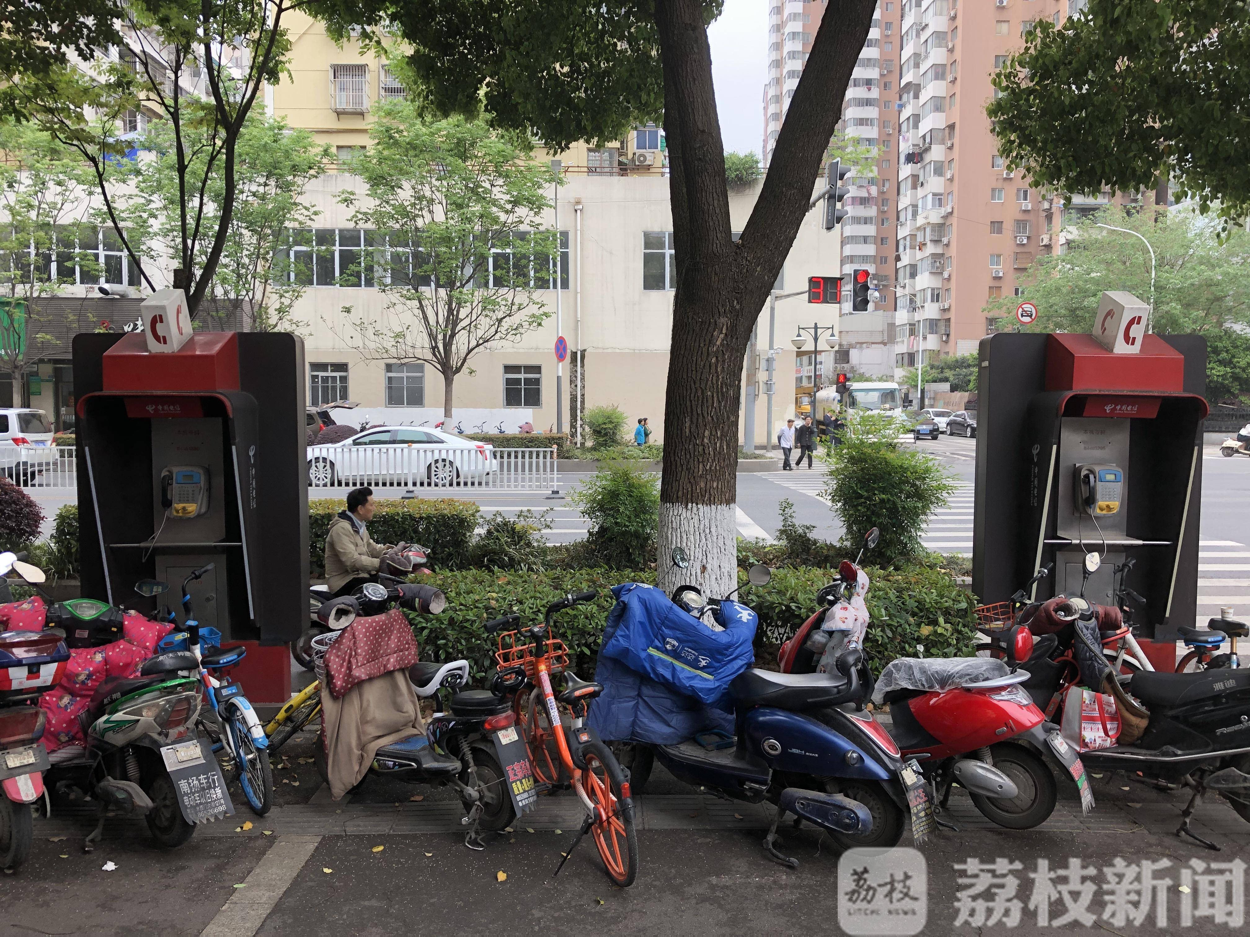 中国电信回应“部分公用电话亭成摆设”：未来将启用无线话机