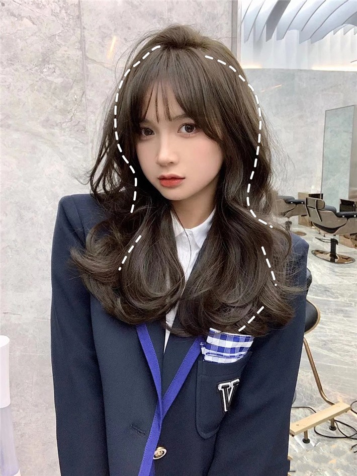 烫卷发今年流行哪种颜色,减龄显小的烫发是你最佳选择