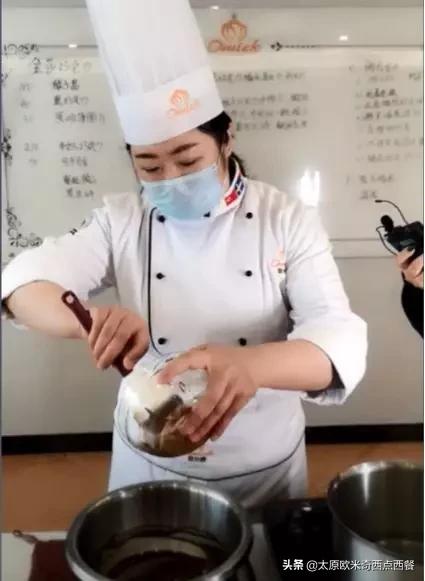 情人节为他做一顿浪漫大餐,情人节巧克力怎么做才显得有心意