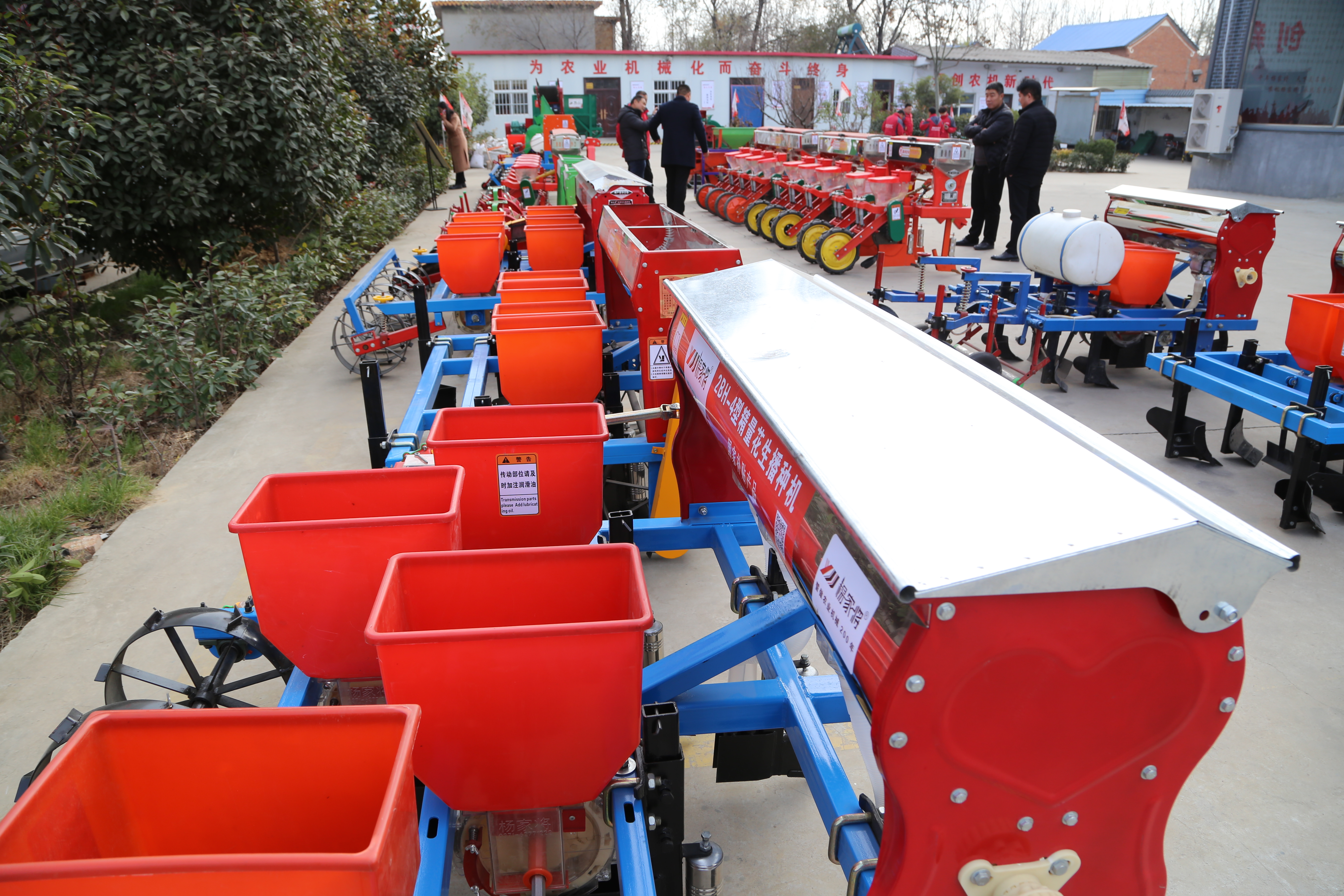 农机客商纷沓来竞相加盟“杨家将”