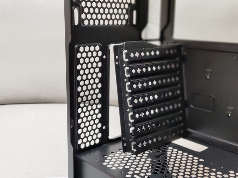 酷冷至尊q500l能否竖装显卡,显卡的竖装优缺点有哪些