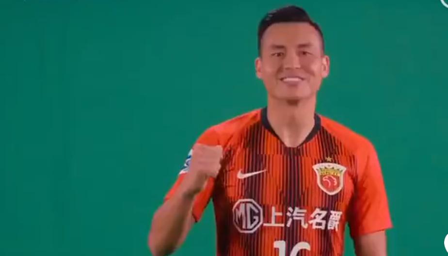 上港球员拍写真,上港定妆照