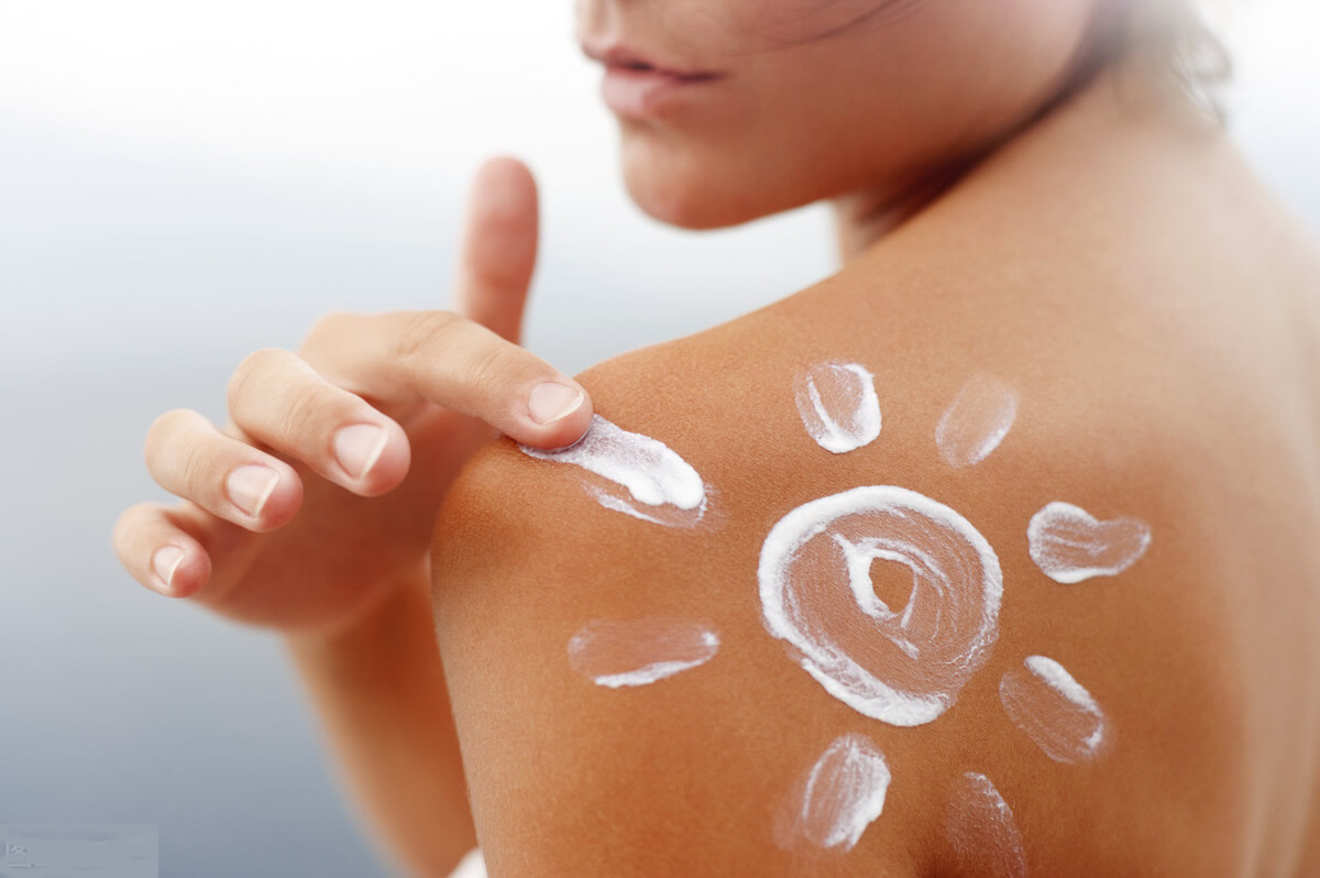 夏天出门要做好防晒才不会被晒黑,夏天不容易被晒黑小妙招