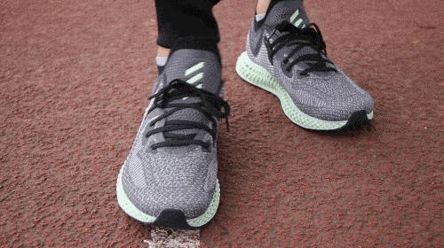 踩屎感极强的跑鞋,透气性好踩屎感强的跑鞋