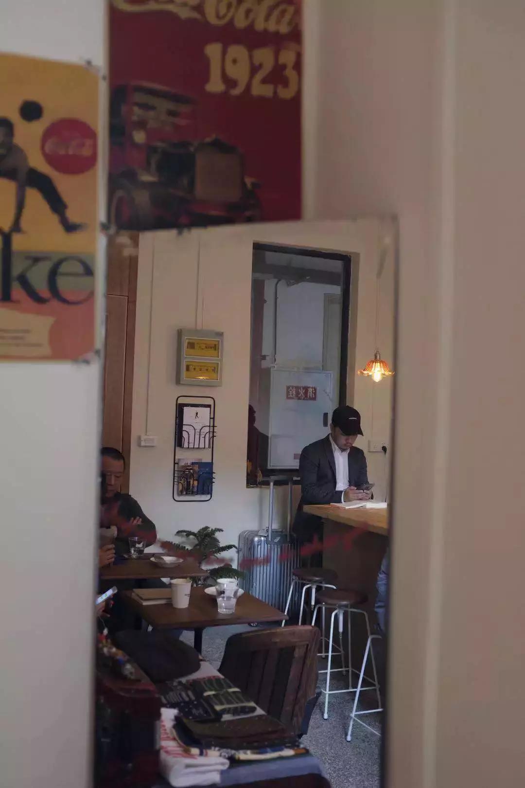 我们找到了重庆最用心的咖啡师，就在这间10㎡的小店里