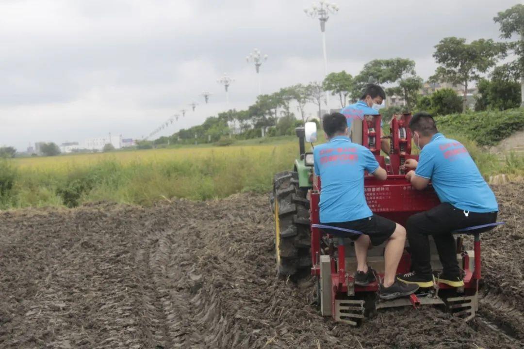 新型农业机械推广活动,丰收节农业机械
