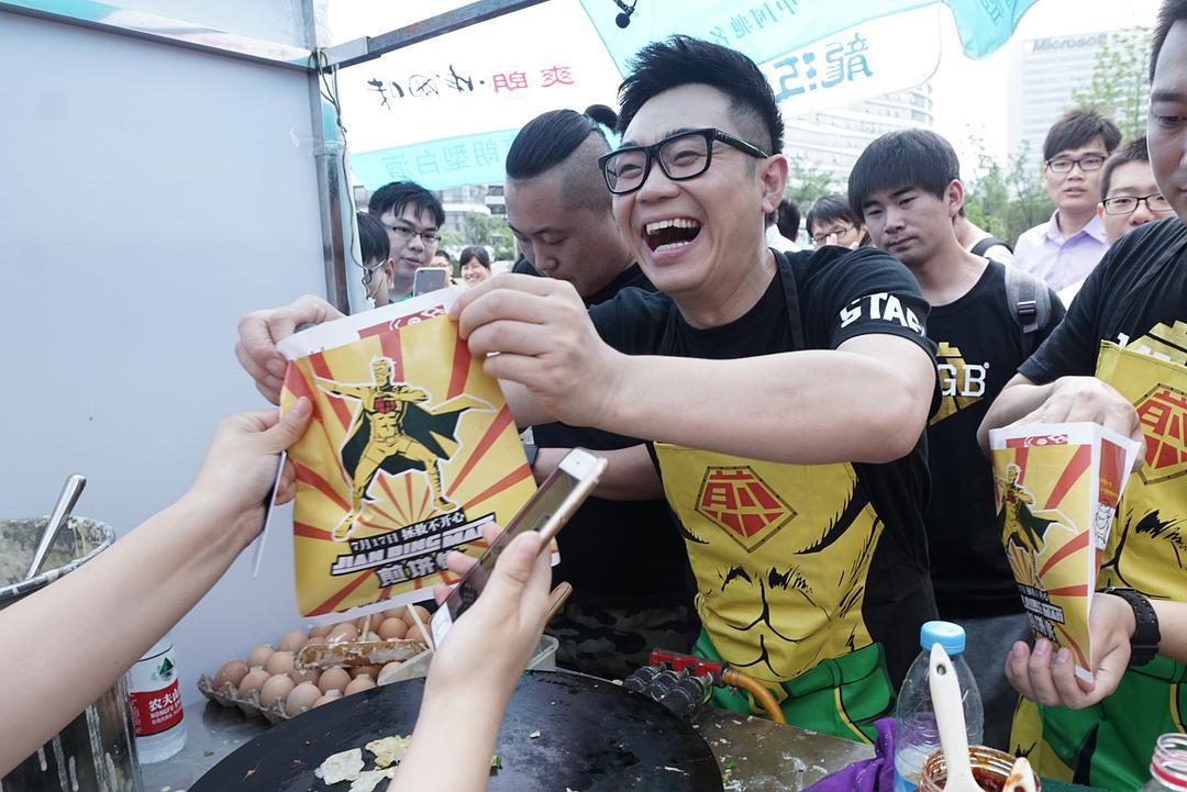 大鹏是怎么一步步摆脱屌丝男士,盘点大鹏在屌丝男士中的搞笑瞬间