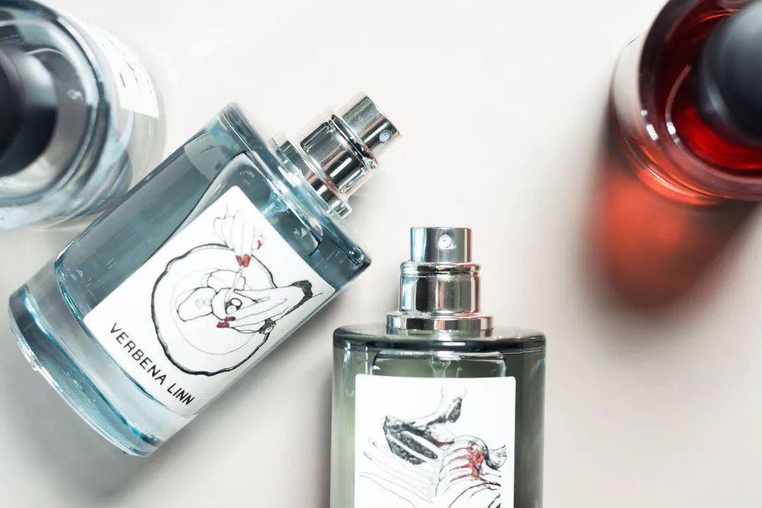 名牌香水动辄上千，「*宗罪七**香水」一套七瓶，实力演绎“七个我”