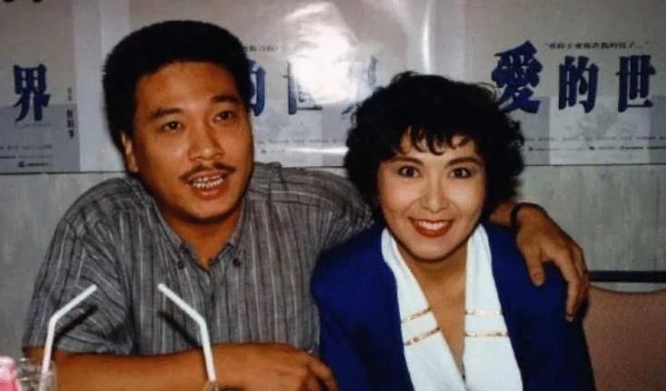 吴孟达黄金配角无奈哭的片段,吴孟达黄金右脚被打断