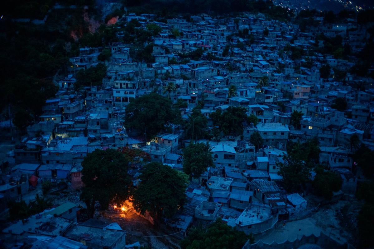 刺杀海地总统主谋可能另有其人，美国医生或是替罪羊；嫌疑人之一曾是美国*品毒**管制局线人，行动后求助该机构