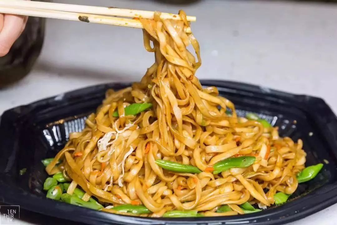 罗森/711两大便利店，谁才是大学生的终极之选？—以武汉财大为例