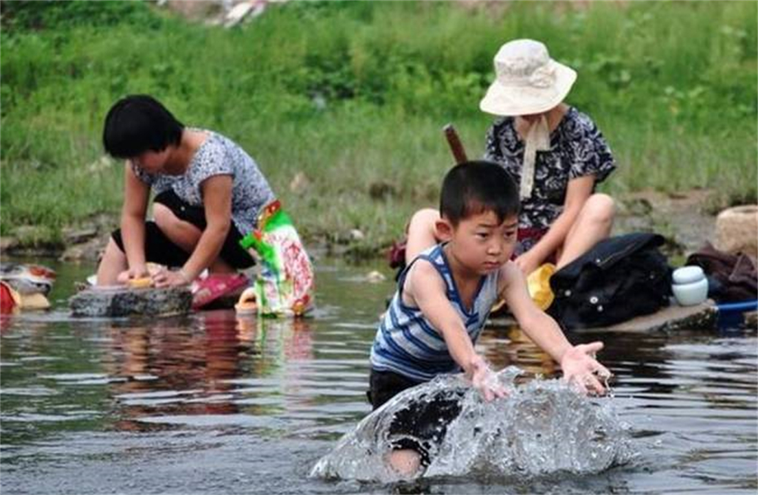 如果把水蛭吃进肚子会怎样,水蛭会不会寄生在身体里呢