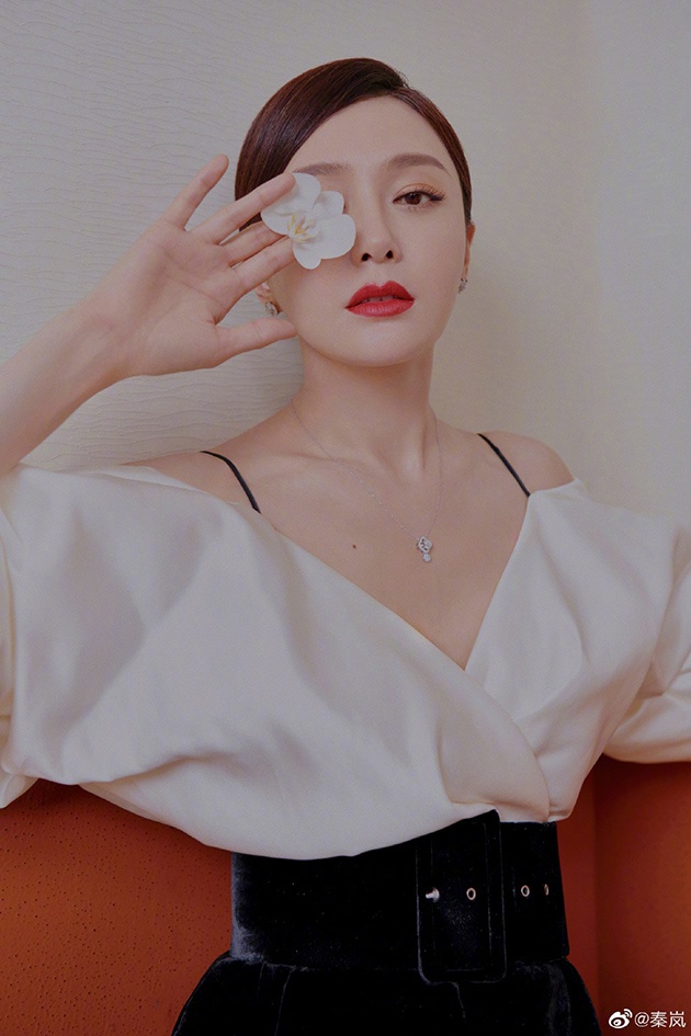 从白月光到莫向晚秦岚只用了支“本宫不死”色口红