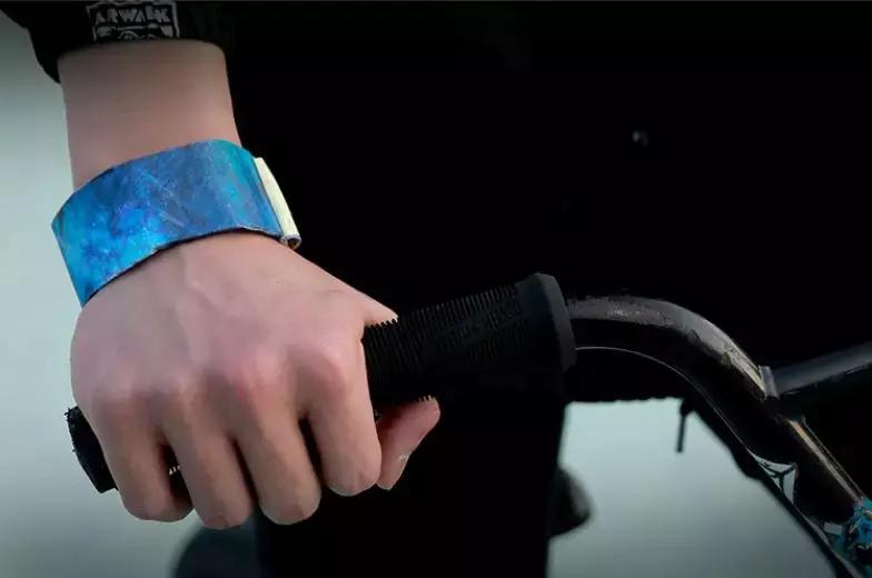 用纸做手表好用吗,没想到纸居然能做到如此坚硬