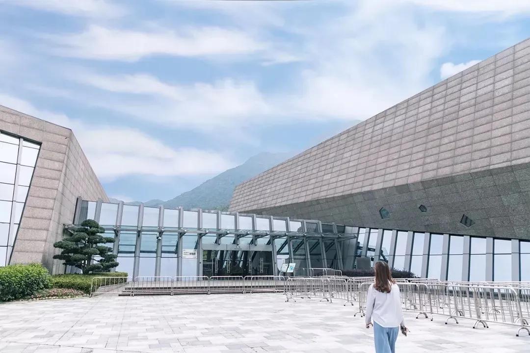 深圳翻身地铁成网红打卡地,深圳网红打卡地点富士康光明小镇