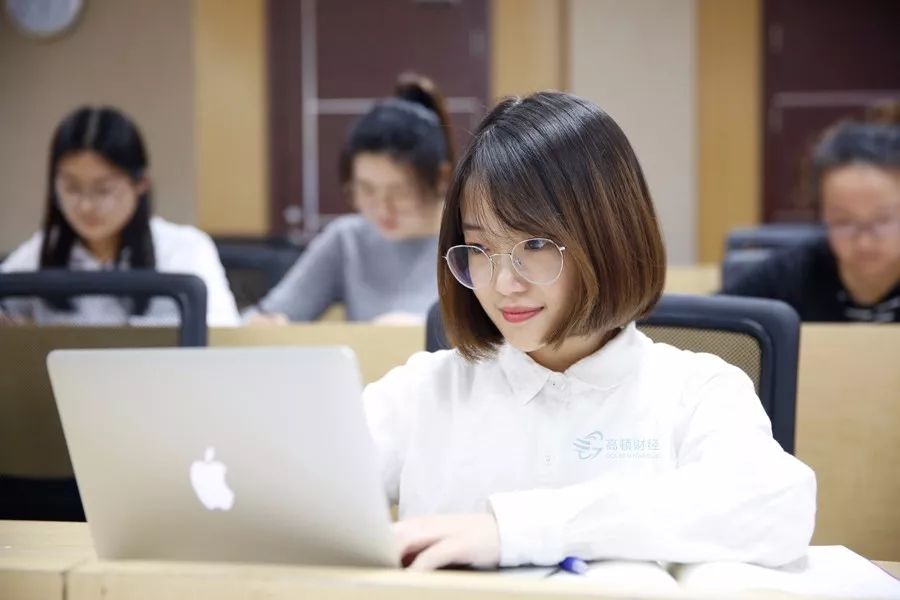 采访了100名初级会计职称学霸，我发现他们都有这个“共同点”