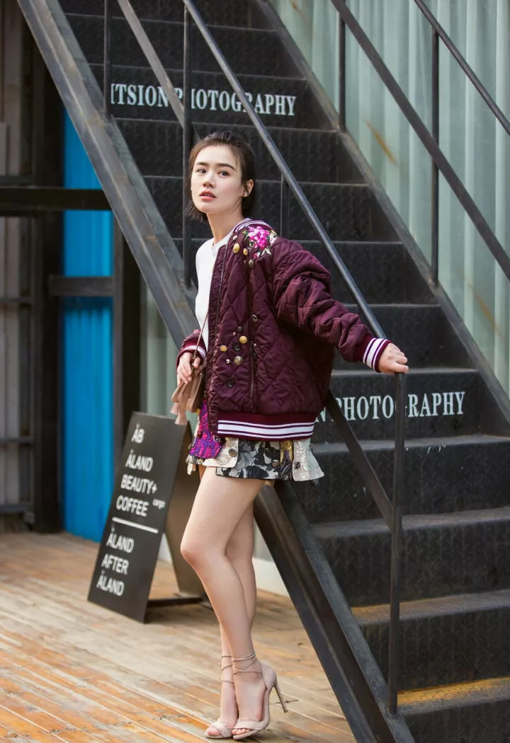 酷飒风棒球服,棒球服如何穿出时尚感