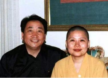 她曾是华语歌坛的顶峰，在事业巅峰期出家为尼，如今过得怎样？