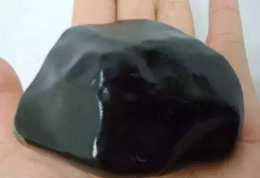 戈壁玉与戈壁石的区分,戈壁玉和戈壁石的区别