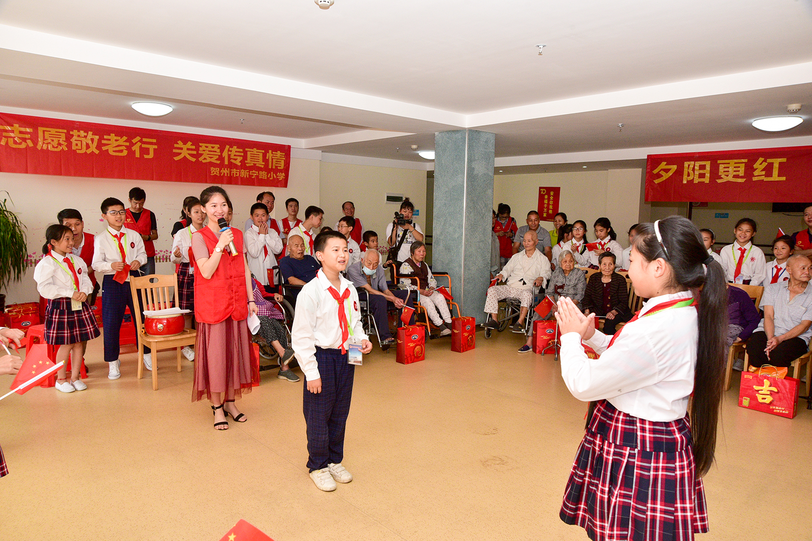 小学敬老孝贤月活动总结,尊老敬老教育活动报道