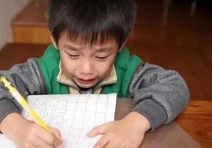 禤靐龘同学今天刷屏了，但更奇葩的名字还有一大箩筐