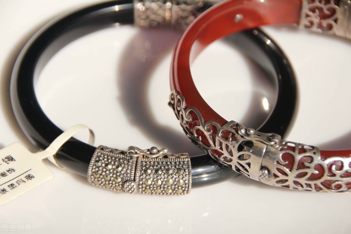 足金跟银饰一起佩戴,佩戴银饰有什么讲究禁忌