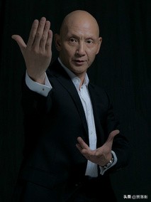 娶初恋女友，因拍戏谢顶，演半辈子反派，61岁的杜玉明怎么样了？