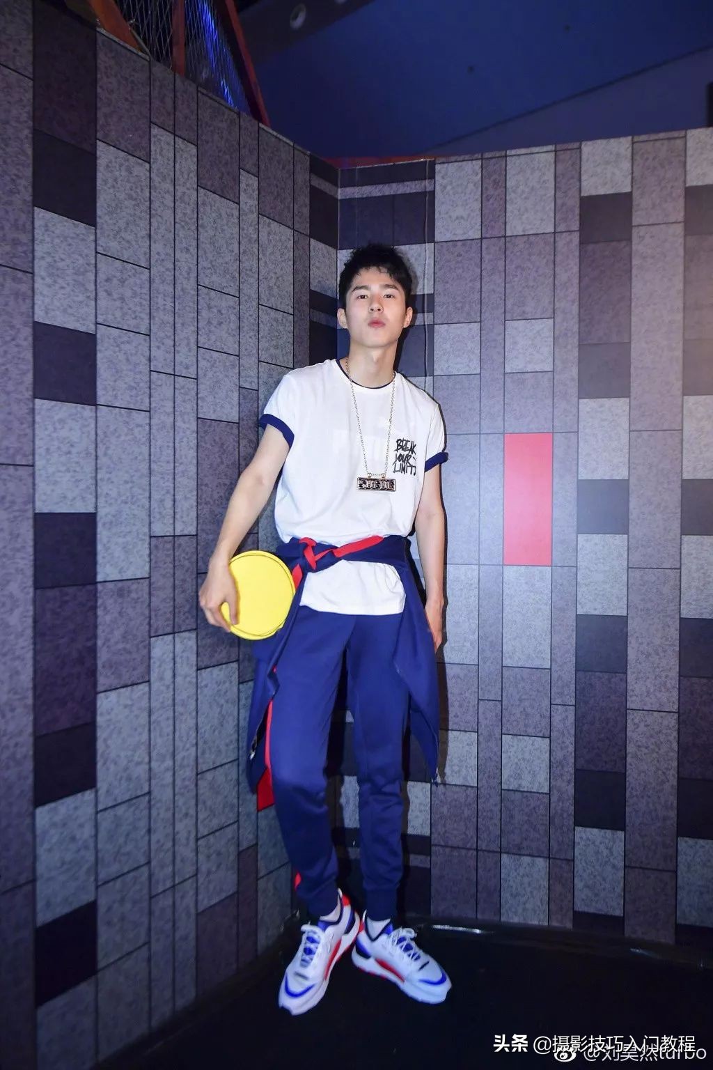 刘昊然拍照教程,刘昊然100种拍照姿势