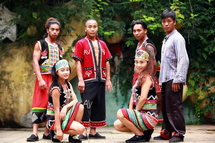 云南少数民族服饰图片,最好看的云南民族服饰