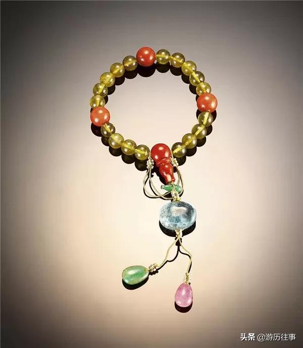 清朝皇帝官员为什么都戴一串珠子,清朝皇帝和官员都戴什么样的佛珠