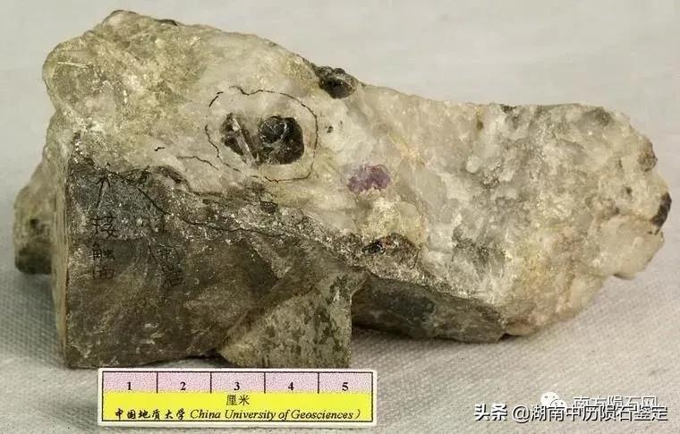 月球陨石与地球矿石的区别,月球陨石和矿石有什么区别