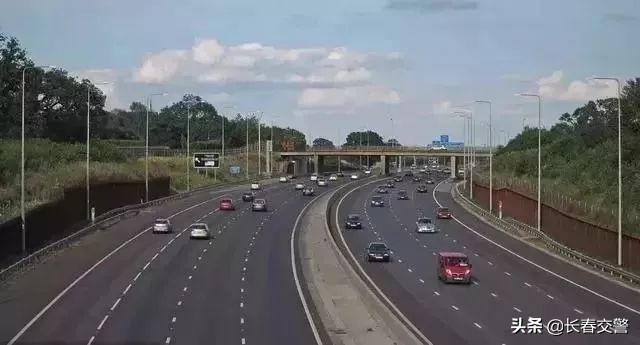 高速路标线图片大全详解,跑高速时这5种标线你一定要弄清