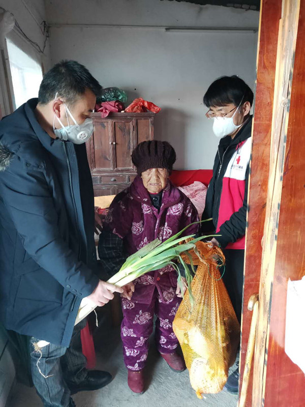 多措并举筑牢社区疫情防控第一线,新一轮疫情防控的社区工作者们