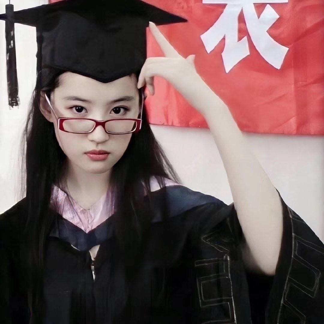 撤侨令后逐客令，成龙儿子房祖名被洗白，刘亦菲“卖人设”遭热议