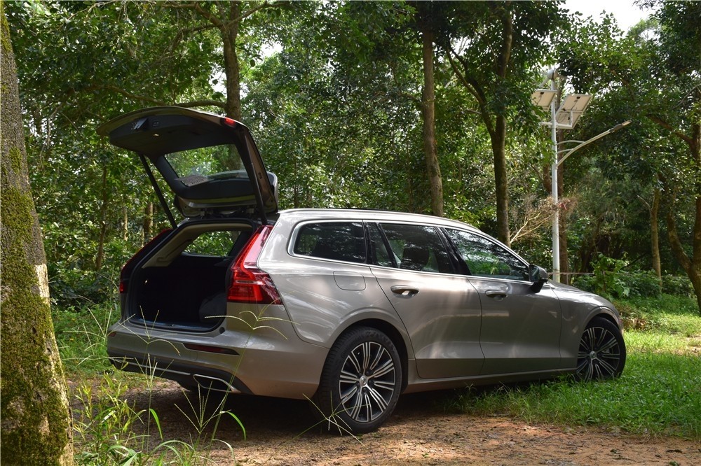 沃尔沃v60试驾,沃尔沃v60山路测试