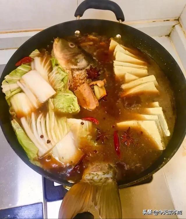 红烧鲤鱼炖鱼最正宗的做法教程,红烧鲤鱼炖鱼最正宗的做法教学