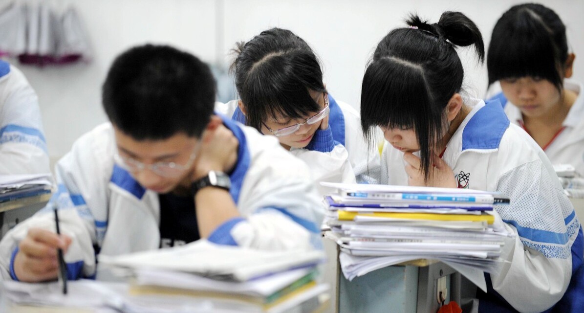 初中女孩跳拉丁舞,初中女生跳拉丁舞