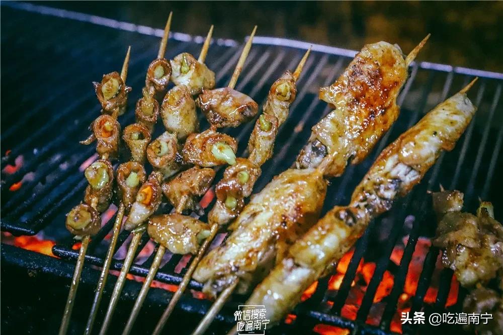 南宁路边夜市美食排行榜,南宁深夜路边摊鲜肉粉