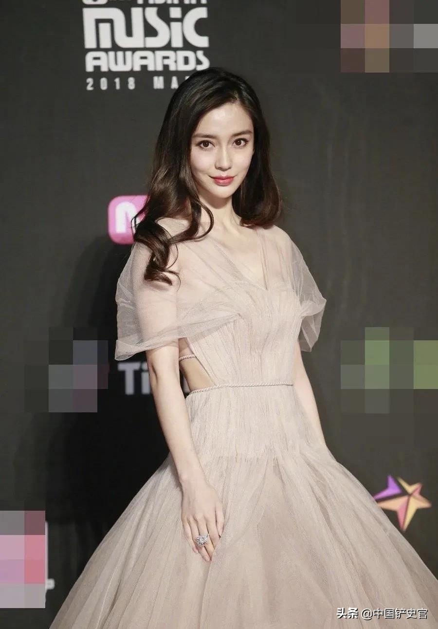 毛不易护士搞笑视频,毛不易改不掉的护士习惯