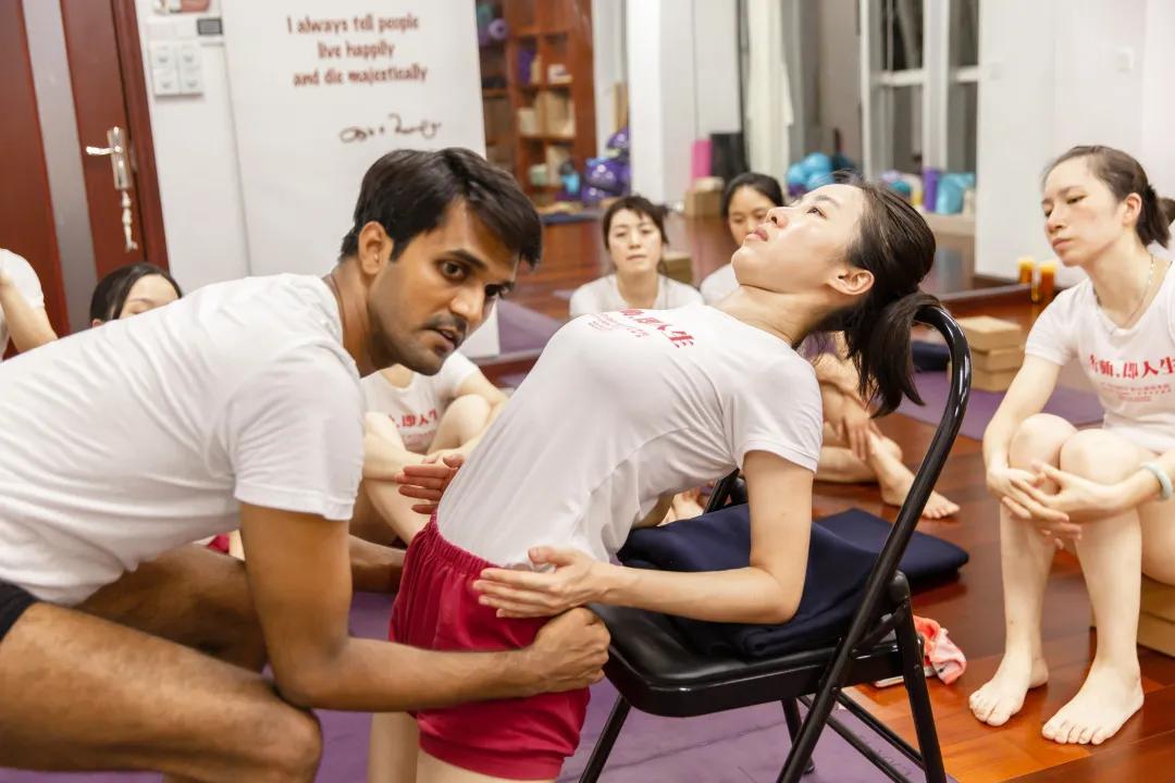 「经验分享」佛山瑜伽教练培训班都培训什么？需要学习哪些课程？