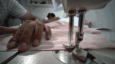 中国人只会跟风买名牌？80后女孩用旧衣改导致潮牌，燃炸上海滩