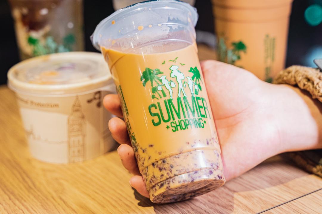 就这家连门都没有的2㎡小店，居然能在上海红17年？