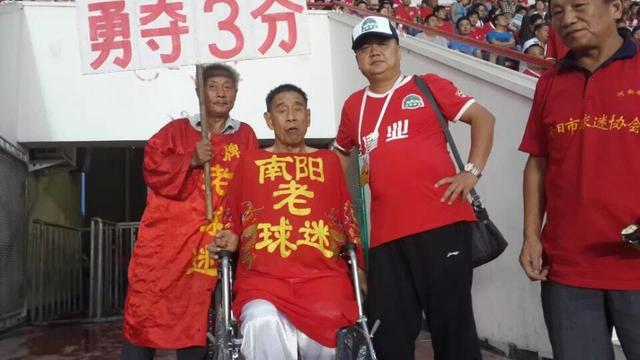 建业球迷主场呐喊胡葆森,建业胡葆森最新视频