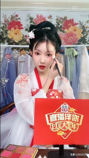 曾穿着汉服打卡过19个国家的古风博主分享：如何穿汉服过中国年