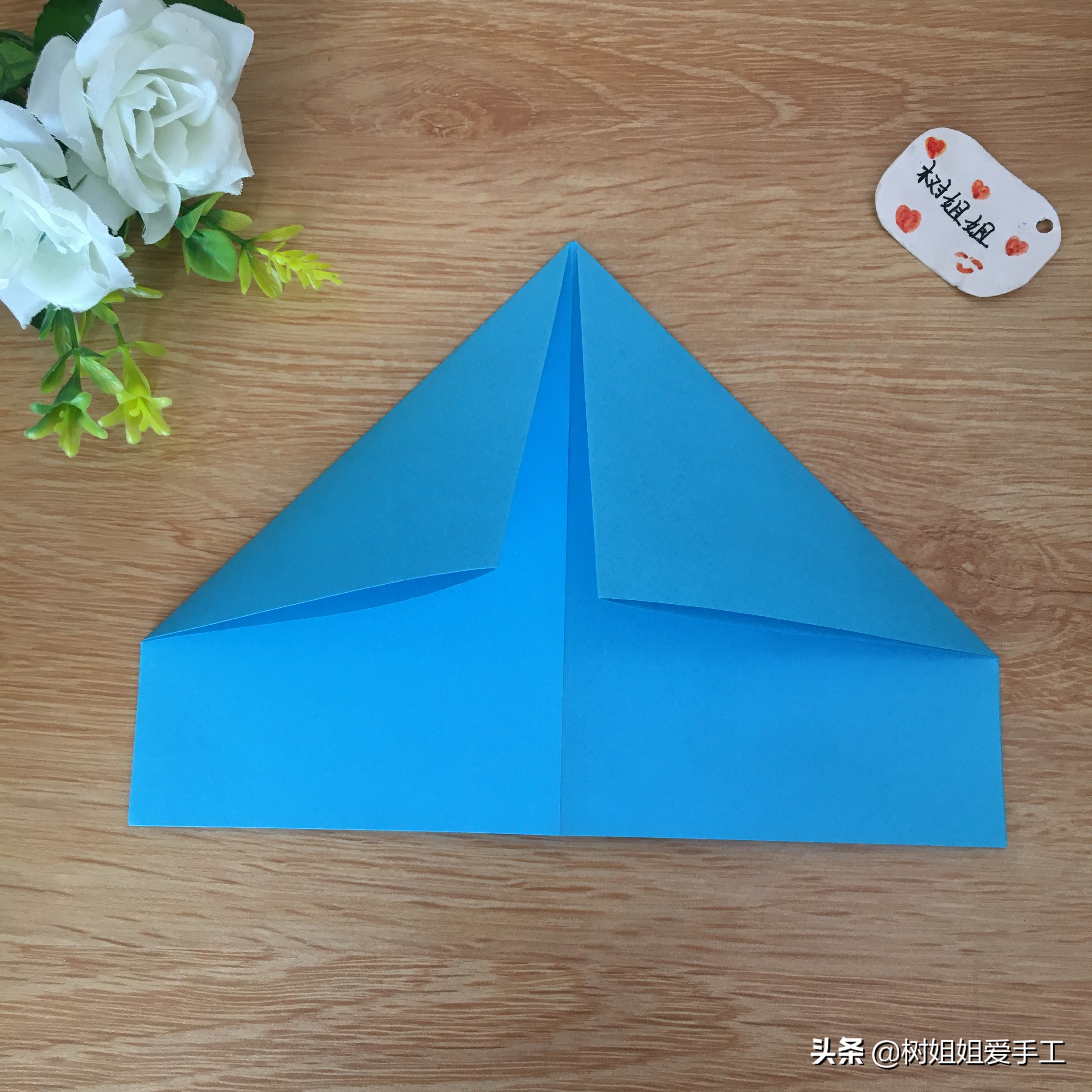 如何用正方形彩纸折相框,折纸折出来的东西可以当相框