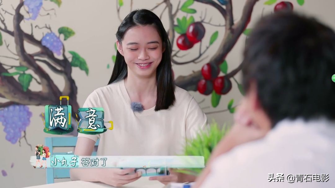 徐锦江与梁家辉去青岛综艺节目,徐锦江梁家辉综艺比拼演技