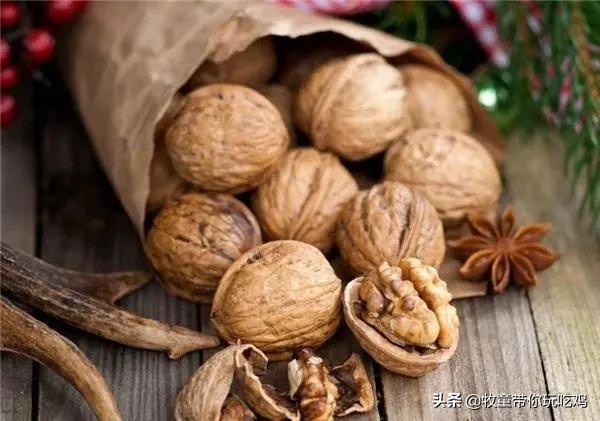 核桃里面的皮怎么好剥,核桃皮太硬怎么处理