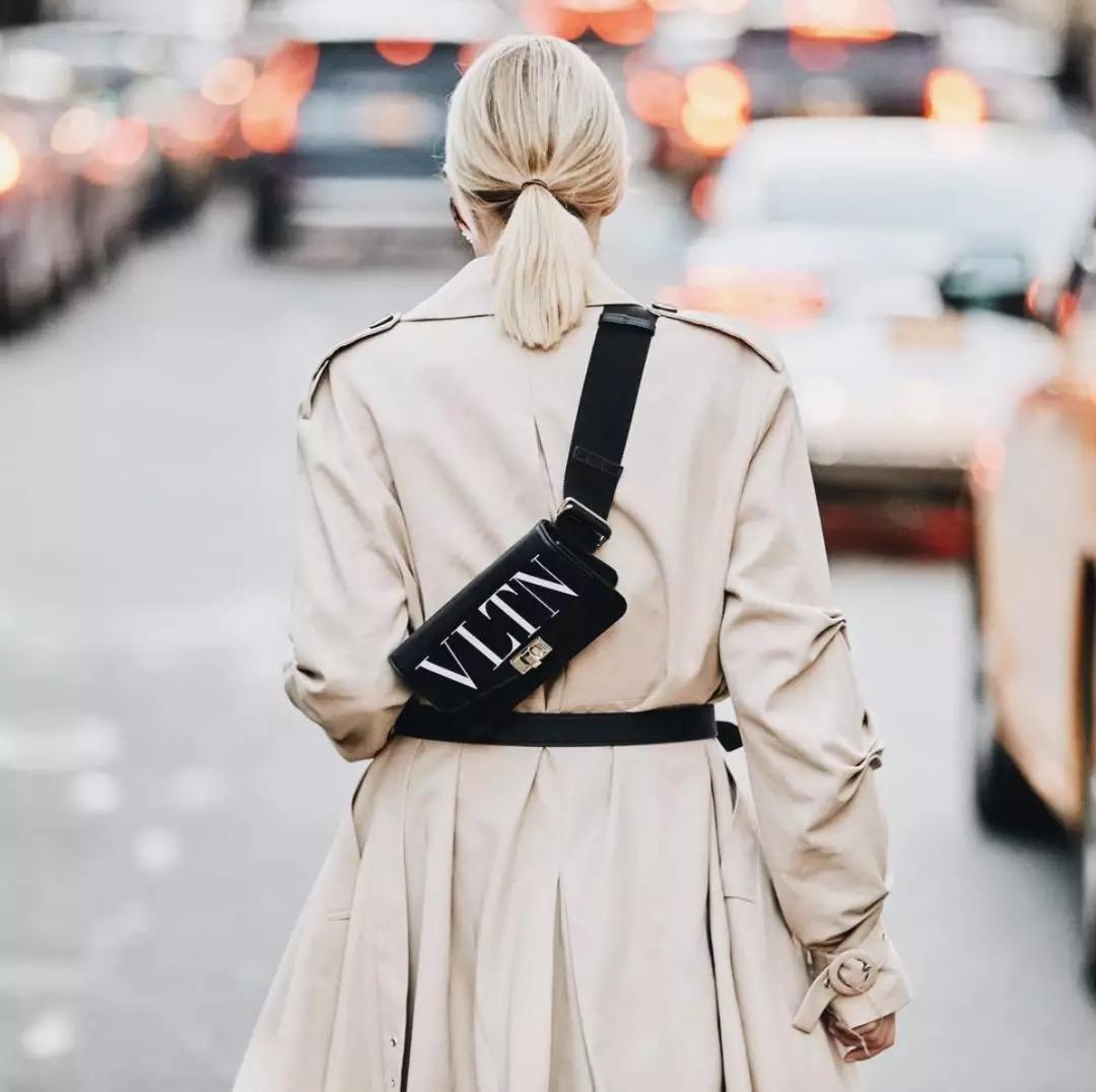最新款的腰包简单一点,斜挎腰包最值得入手的大牌