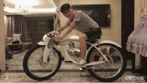 谢霆锋、谭维维、朴树、韩寒，这年头，明星也有骑电动车的情怀